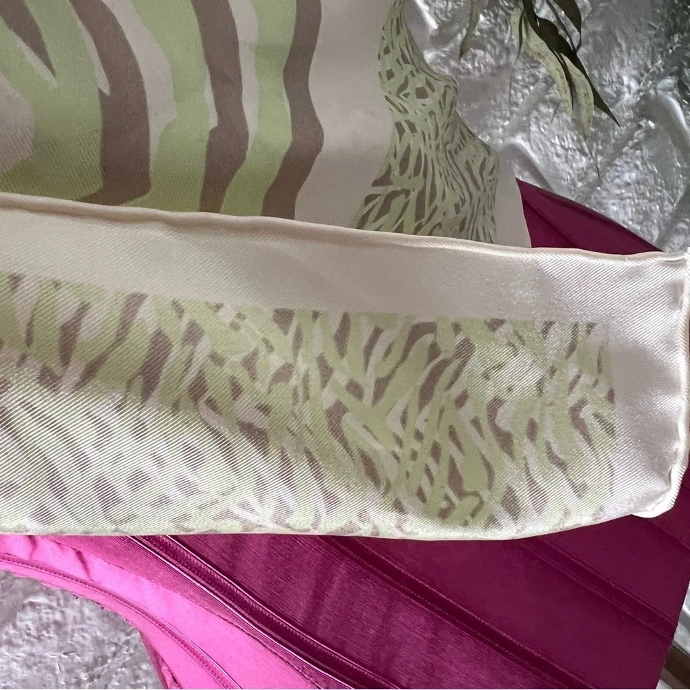 Lafayette 148 New York Green Cream Scarf